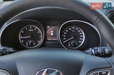 Внедорожник / Кроссовер Hyundai Santa FE 2016 в 