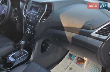 Внедорожник / Кроссовер Hyundai Santa FE 2016 в 