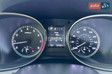 Позашляховик / Кросовер Hyundai Santa FE 2017 в 