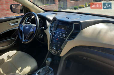 Внедорожник / Кроссовер Hyundai Santa FE 2016 в 