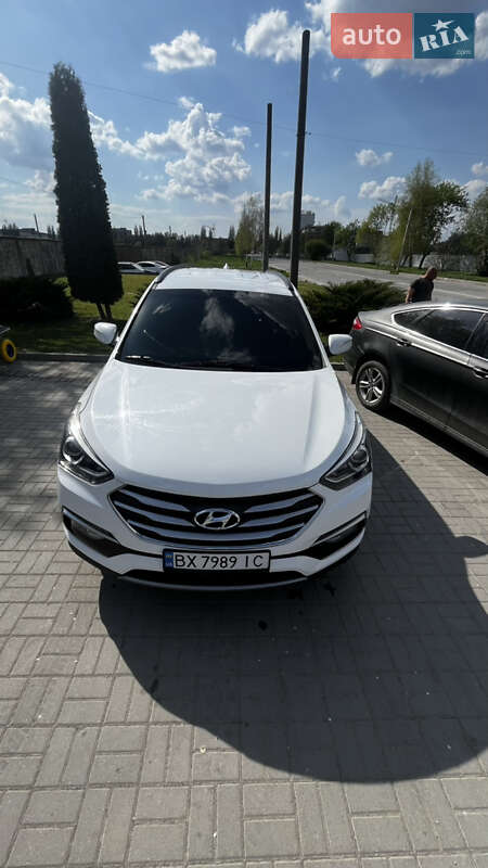 Внедорожник / Кроссовер Hyundai Santa FE 2017 в 