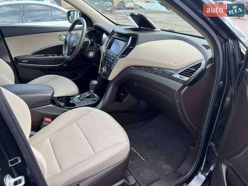 Позашляховик / Кросовер Hyundai Santa FE 2016 в Рівному