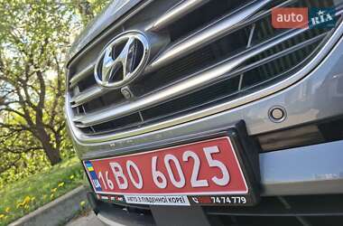 Внедорожник / Кроссовер Hyundai Santa FE 2016 в 