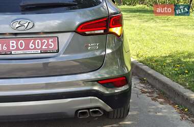 Внедорожник / Кроссовер Hyundai Santa FE 2016 в 