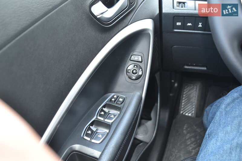 Позашляховик / Кросовер Hyundai Santa FE 2012 в Вінниці