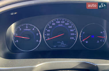 Внедорожник / Кроссовер Hyundai Santa FE 2012 в 