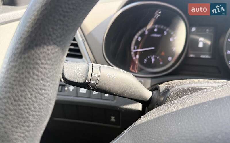 Внедорожник / Кроссовер Hyundai Santa FE 2017 в Мукачево