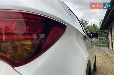 Внедорожник / Кроссовер Hyundai Santa FE 2015 в 