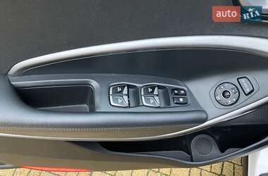 Внедорожник / Кроссовер Hyundai Santa FE 2015 в 