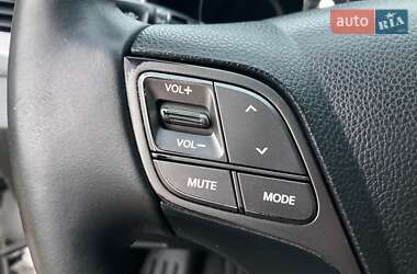 Внедорожник / Кроссовер Hyundai Santa FE 2015 в 