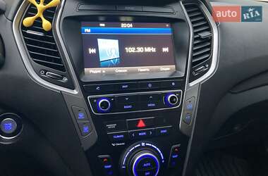 Внедорожник / Кроссовер Hyundai Santa FE 2015 в 