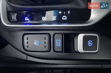 Внедорожник / Кроссовер Hyundai Santa FE 2015 в 