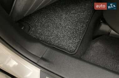 Внедорожник / Кроссовер Hyundai Santa FE 2015 в 
