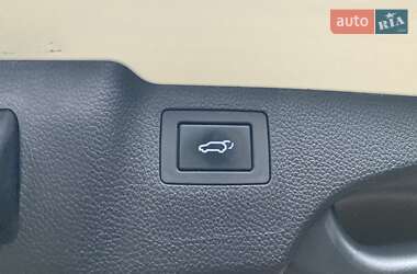 Внедорожник / Кроссовер Hyundai Santa FE 2015 в 