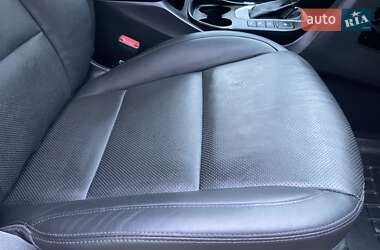 Внедорожник / Кроссовер Hyundai Santa FE 2015 в 