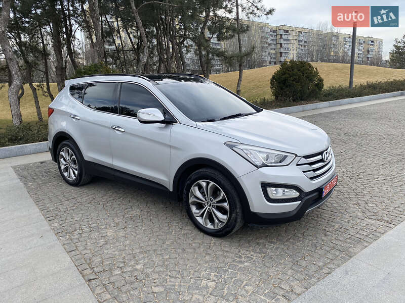 Позашляховик / Кросовер Hyundai Santa FE 2014 в 