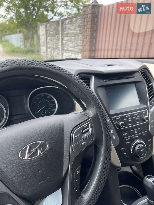 Внедорожник / Кроссовер Hyundai Santa FE 2017 в Киеве