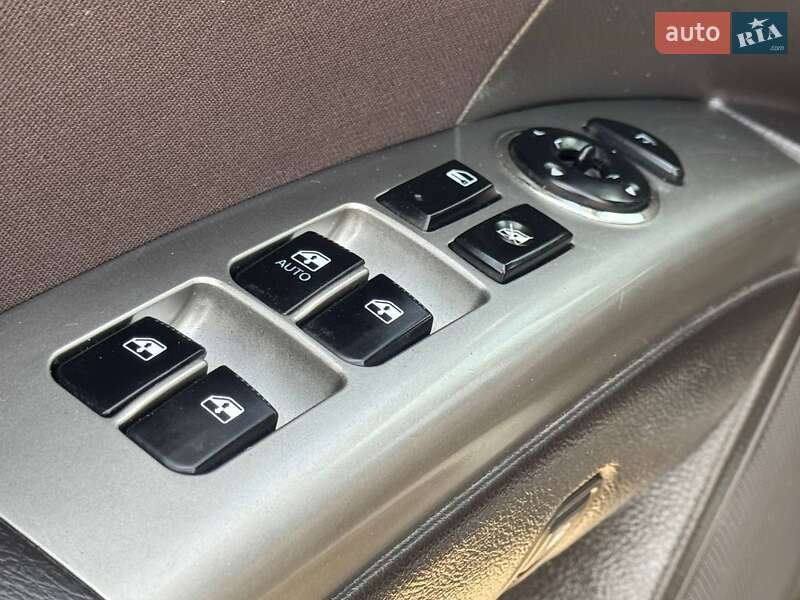 Позашляховик / Кросовер Hyundai Santa FE 2012 в Охтирці