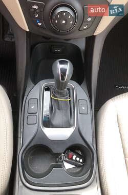 Позашляховик / Кросовер Hyundai Santa FE 2012 в 