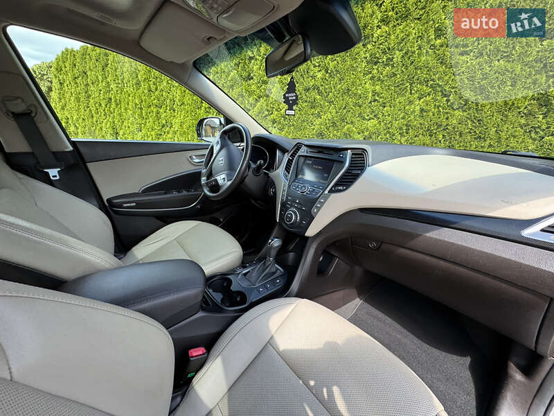 Внедорожник / Кроссовер Hyundai Santa FE 2015 в Стрые