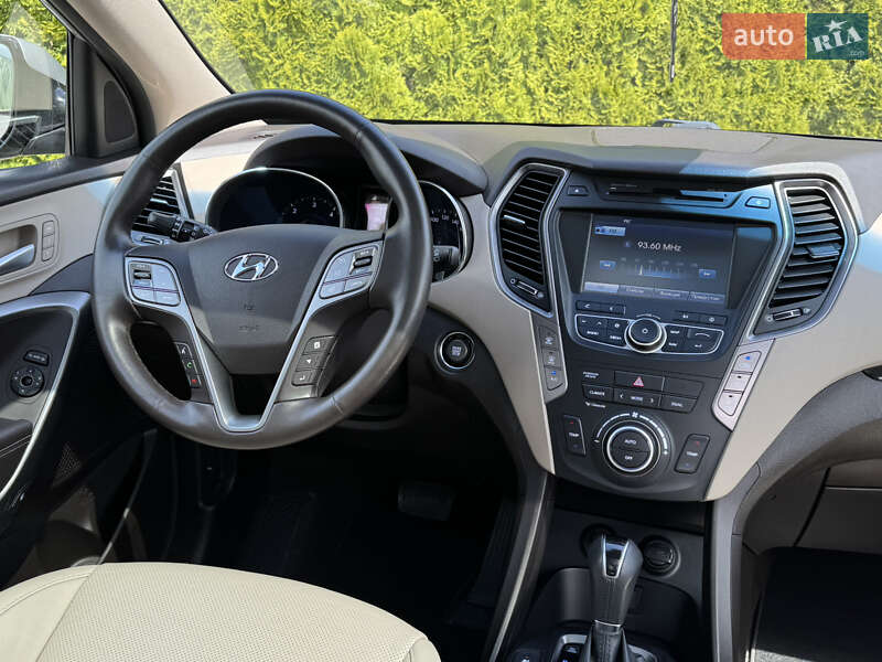 Внедорожник / Кроссовер Hyundai Santa FE 2015 в Стрые