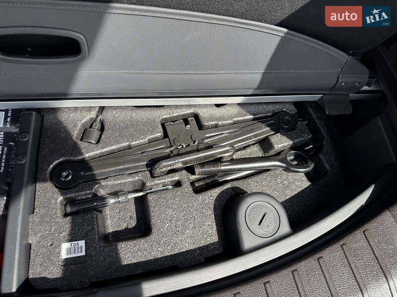Внедорожник / Кроссовер Hyundai Santa FE 2015 в Стрые