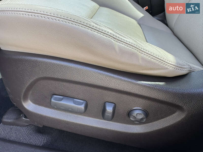 Внедорожник / Кроссовер Hyundai Santa FE 2015 в Стрые