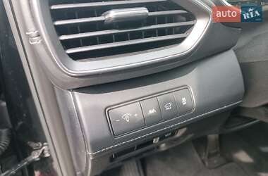 Позашляховик / Кросовер Hyundai Santa FE 2021 в 