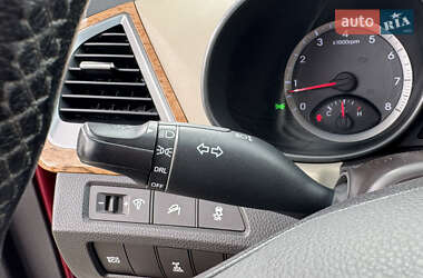 Внедорожник / Кроссовер Hyundai Santa FE 2015 в 