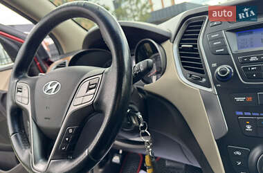 Внедорожник / Кроссовер Hyundai Santa FE 2015 в 