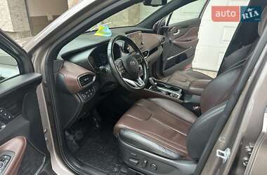 Внедорожник / Кроссовер Hyundai Santa FE 2019 в 