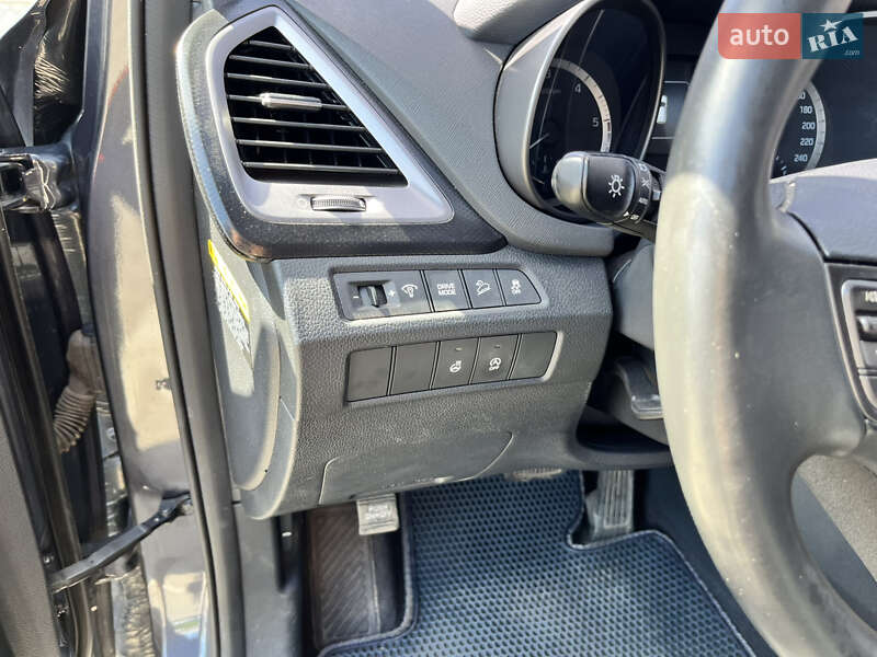 Позашляховик / Кросовер Hyundai Santa FE 2015 в Кривому Розі