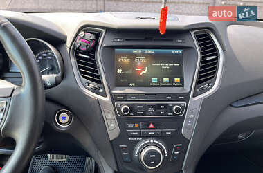 Позашляховик / Кросовер Hyundai Santa FE 2015 в 