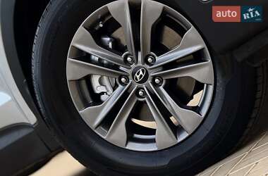 Позашляховик / Кросовер Hyundai Santa FE 2013 в 