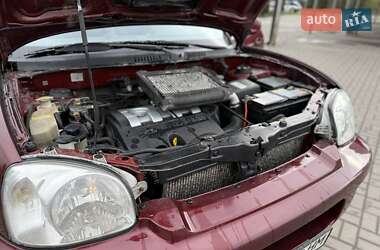 Внедорожник / Кроссовер Hyundai Santa FE 2001 в 
