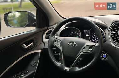 Внедорожник / Кроссовер Hyundai Santa FE 2016 в 