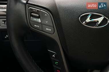 Внедорожник / Кроссовер Hyundai Santa FE 2016 в 