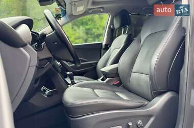 Внедорожник / Кроссовер Hyundai Santa FE 2016 в 