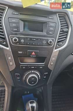 Позашляховик / Кросовер Hyundai Santa FE 2017 в 