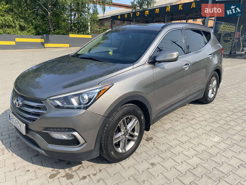 Внедорожник / Кроссовер Hyundai Santa FE 2016 в 