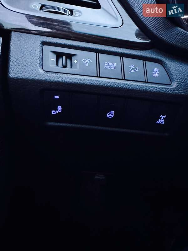 Позашляховик / Кросовер Hyundai Santa FE 2016 в Києві