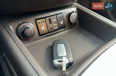 Внедорожник / Кроссовер Hyundai Santa FE 2011 в 