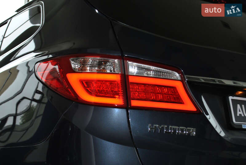 Позашляховик / Кросовер Hyundai Santa FE 2015 в Рівному