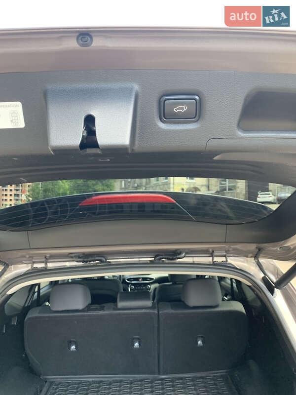 Внедорожник / Кроссовер Hyundai Santa FE 2019 в Киеве