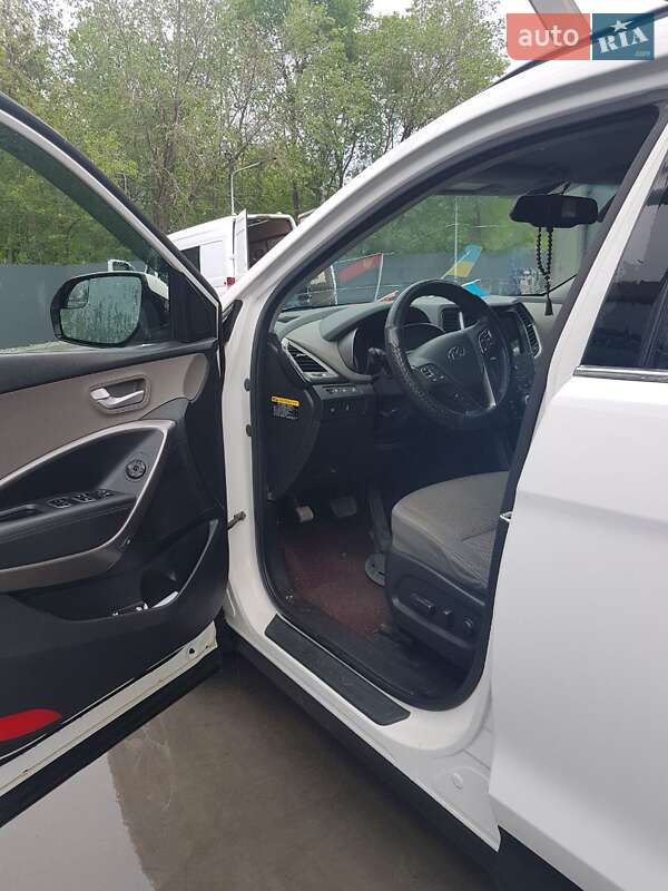 Позашляховик / Кросовер Hyundai Santa FE 2015 в Кам'янському