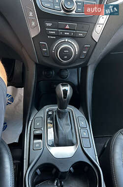 Внедорожник / Кроссовер Hyundai Santa FE 2013 в 