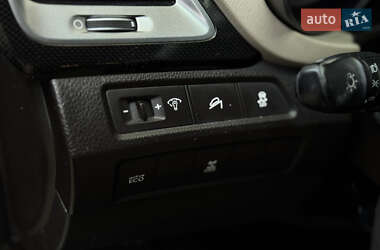 Внедорожник / Кроссовер Hyundai Santa FE 2013 в 