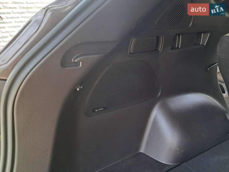 Позашляховик / Кросовер Hyundai Santa FE 2017 в Дніпрі