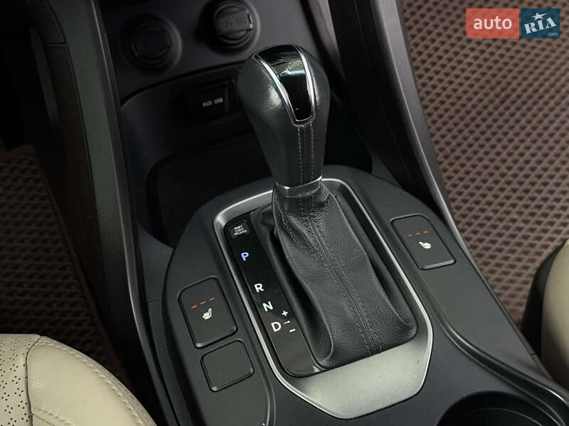 Позашляховик / Кросовер Hyundai Santa FE 2012 в Києві