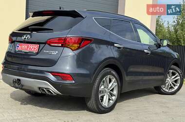 Позашляховик / Кросовер Hyundai Santa FE 2016 в 